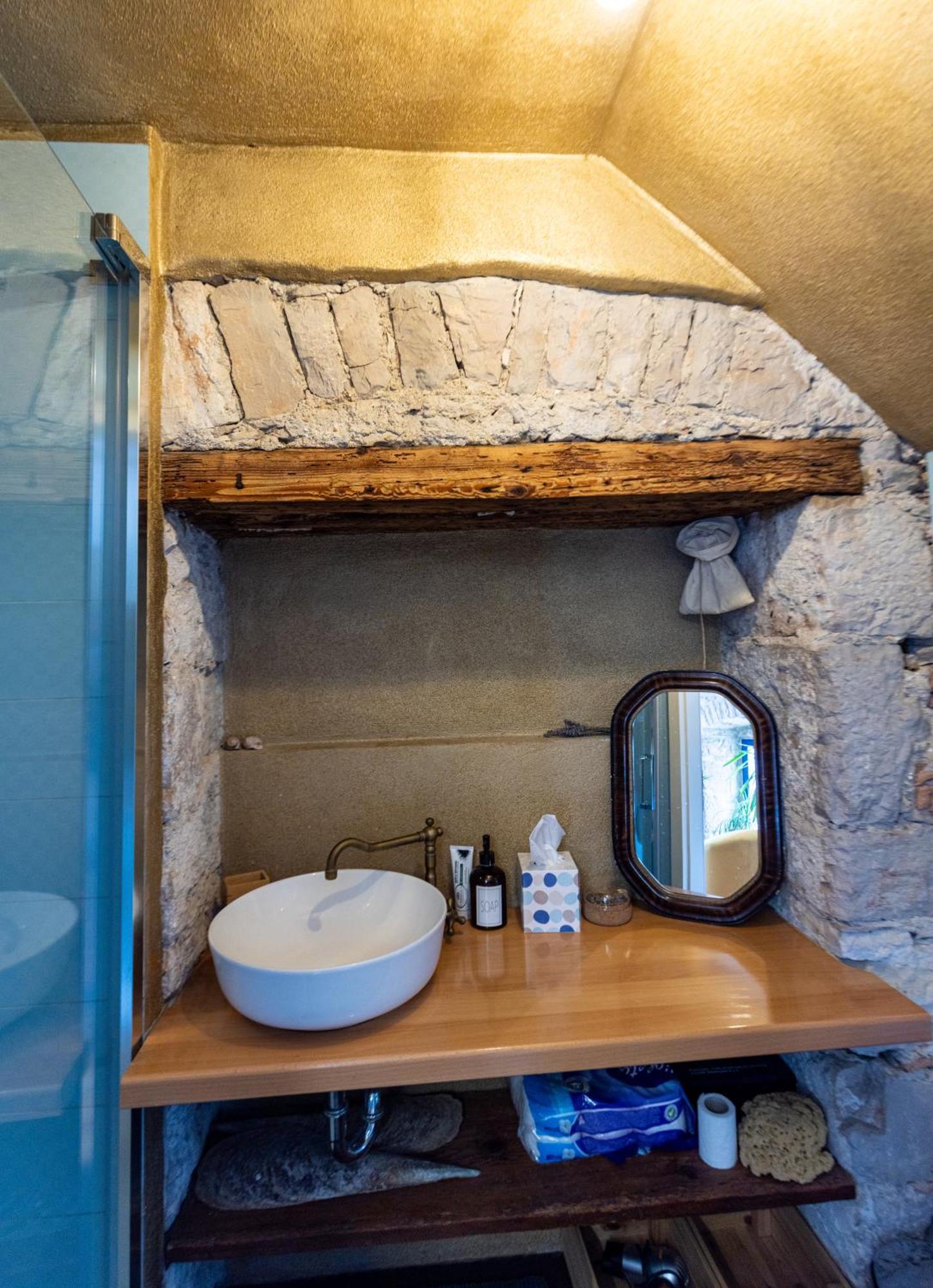 Old House Apartment Vodice Ngoại thất bức ảnh