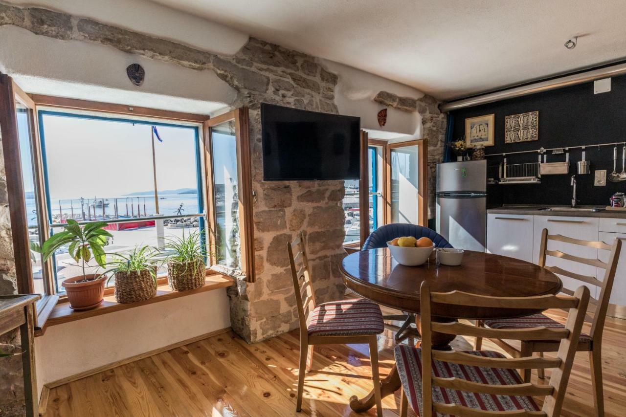 Old House Apartment Vodice Ngoại thất bức ảnh